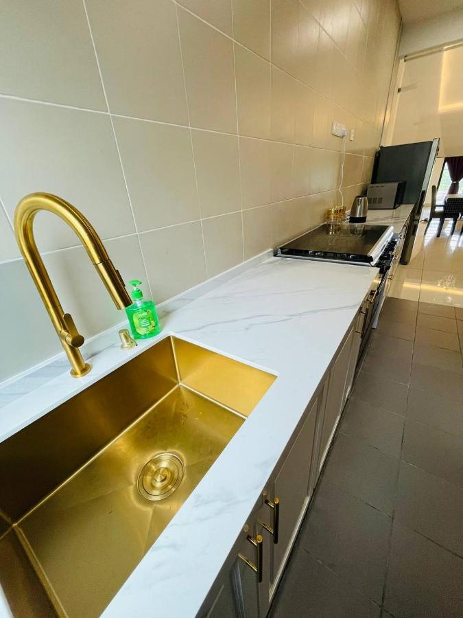 Homestay 3Br Near Setia Alam Шах Алам Екстериор снимка