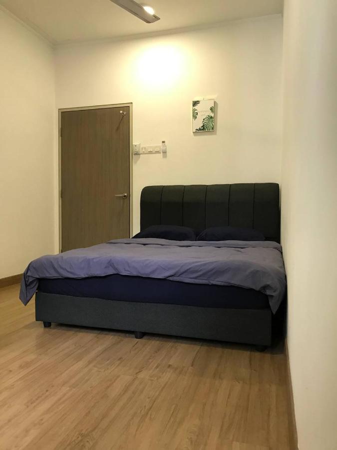 Homestay 3Br Near Setia Alam Шах Алам Екстериор снимка